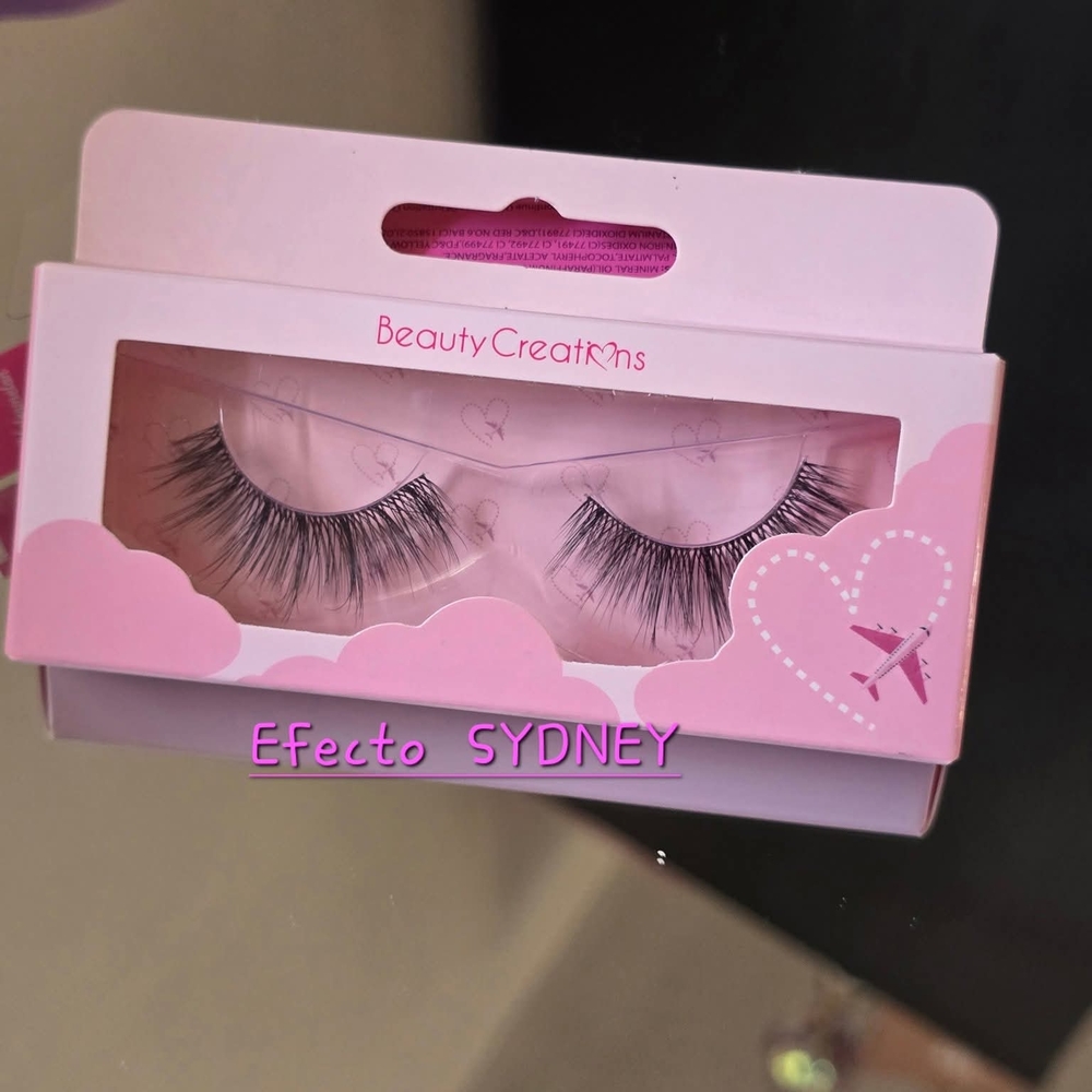Beauty Creations Efecto Sydney Eyelashes in Pink Packaging